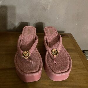 Michael kors Flip Flops coral pink, size 10
